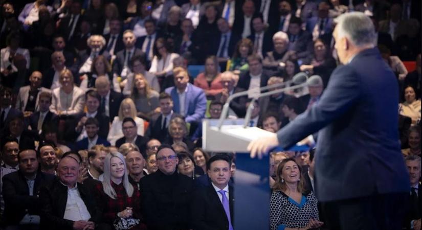 Orbán Viktor Valentin-napi ajándéka, hogy évértékelőt tart