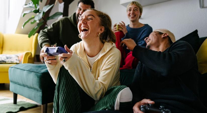 Túlterhelt, mégis tudatos – új kutatás mutatja meg, mit vár a Z generáció az iskolától és a munkahelyektől