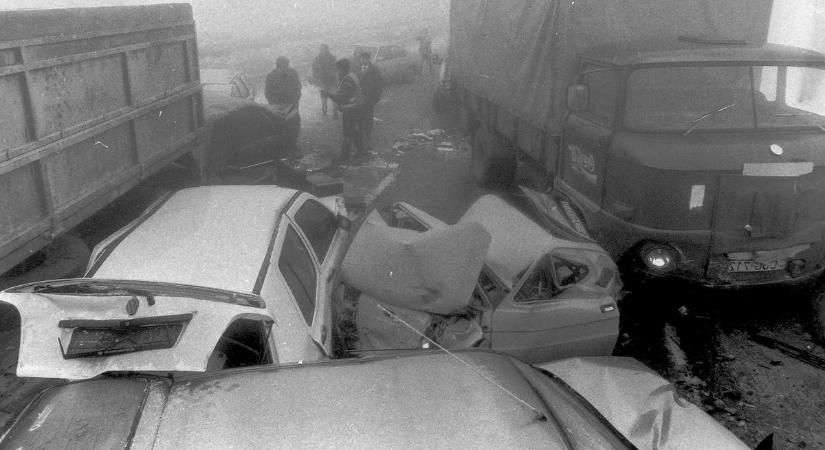 Sokkoló: Roncsderbi és káosz az M7-es autópályán, 19 autó tört össze (galéria, videó)