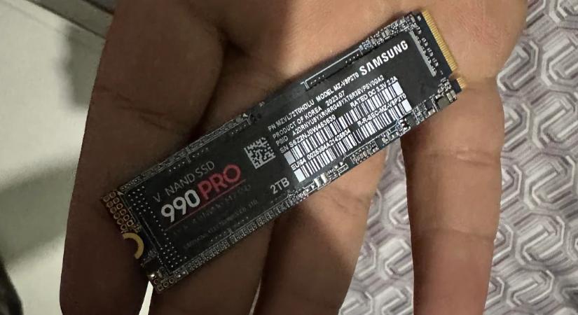 Az eredetire megtévesztésig hasonlító hamis Samsung 990 Pro SSD bukkant fel – A tesztek lebuktatták