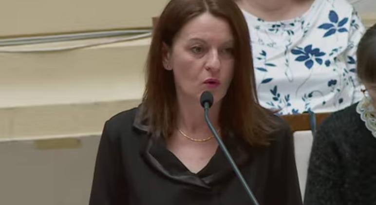 Kapu Tiborral példálózott a bölcsészek diplomaosztóján Pósán László felesége