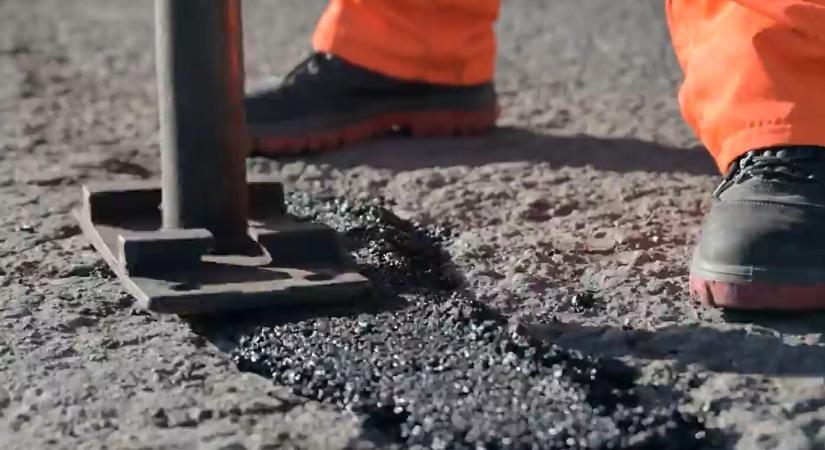 A város arra kéri a lakosokat, jelentsék, ha úthibákat észlelnek Komáromban
