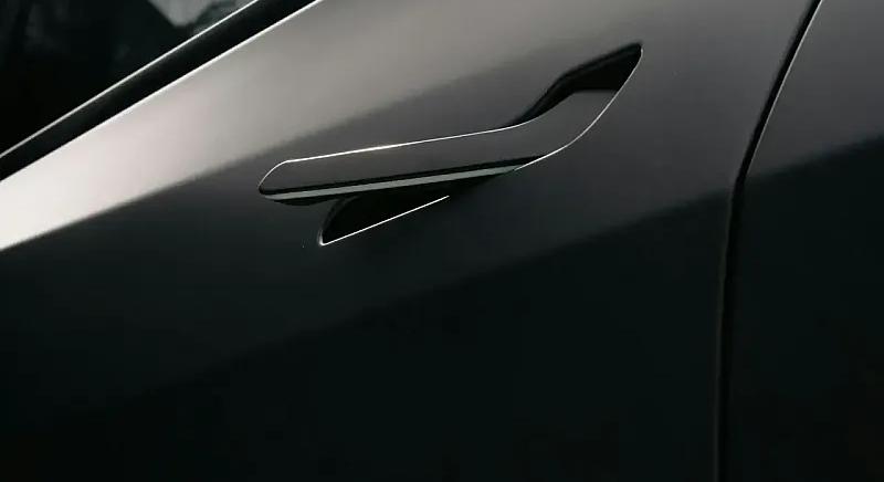 Kína betiltja a rejtett ajtókilincseket az elektromos autókban