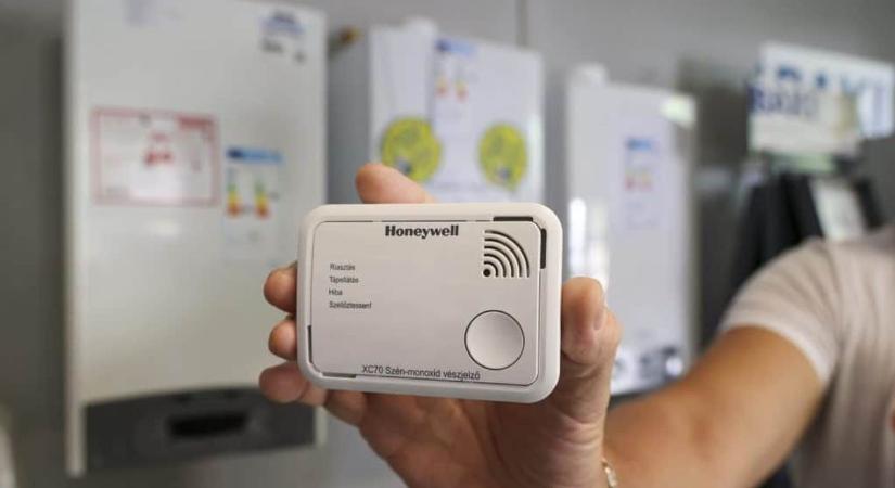 Megmenekültek a házban lakók Veszkényben, de egy embert kórházba szállítottak