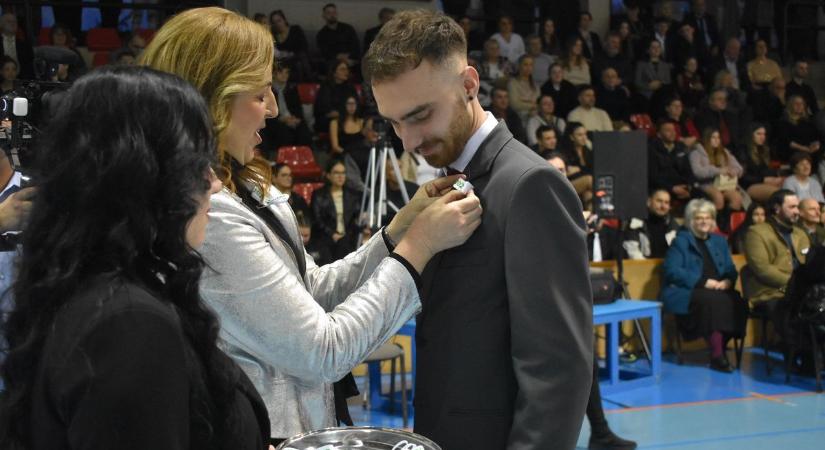 Tánc, könnyek, büszkeség: ilyen volt a mezős szalagavató (galéria)