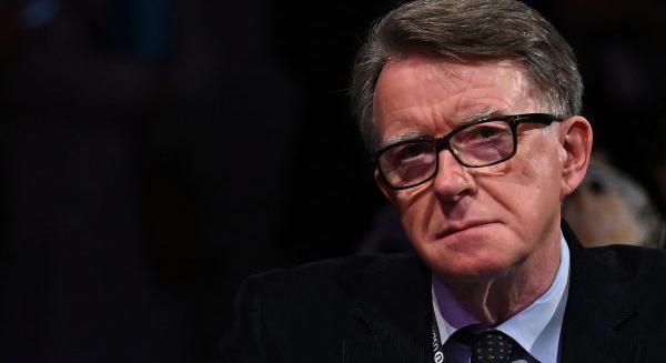 Újabb politikus mondott le az Epstein-botrány miatt, saját kormánya fel is jelentette