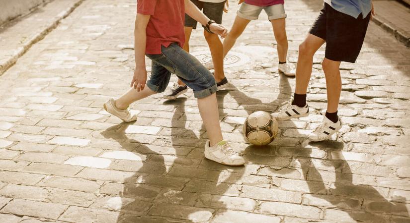 Spanyolország is kitiltaná a 16 éven aluliakat a közösségi médiából