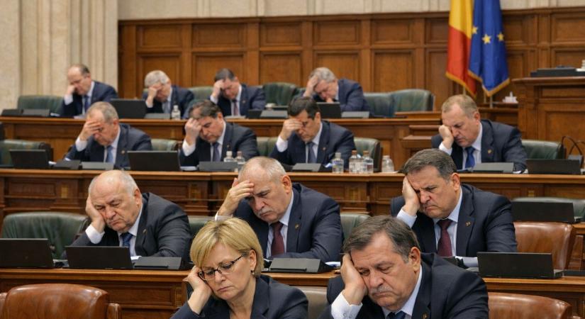 Legalább a szenátorok is szívnak egy kicsit: ezentúl kötelező lesz a fizikai részvétel az üléseken – hírmix