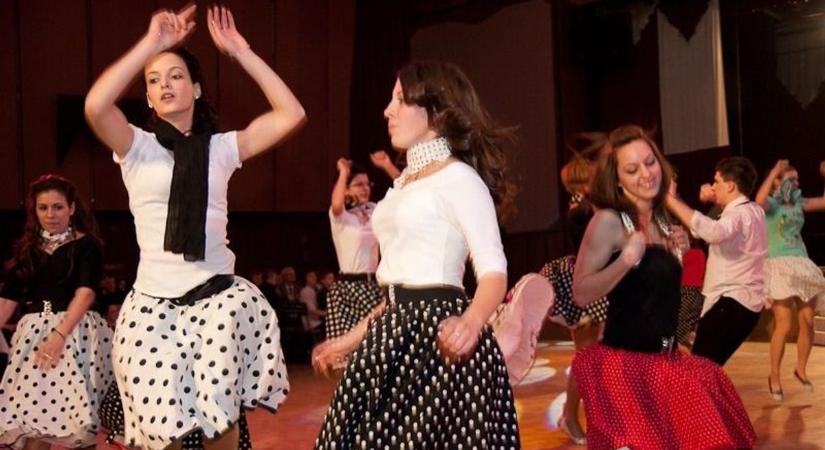 Retró képgaléria: ilyen volt 15 éve a Herman-iskola szalagavatója