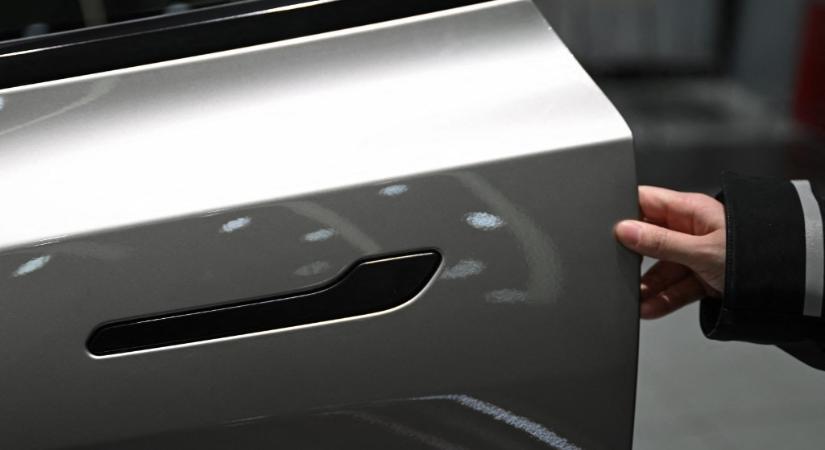 Kína betiltotta a rejtett autókilincseket – szép volt amíg tartott