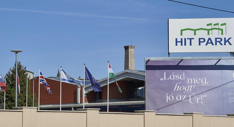 Felfüggesztették az egri lelkészt, miután bitcoinos és dubaji ingatlanos befektetéseket ígért a híveknek