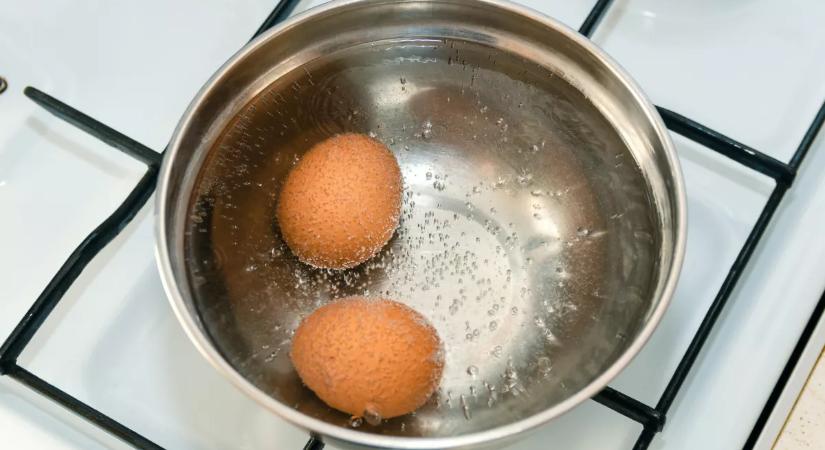 Magától leválik a tojás héja, csak add ezt a forrásban lévő vízhez