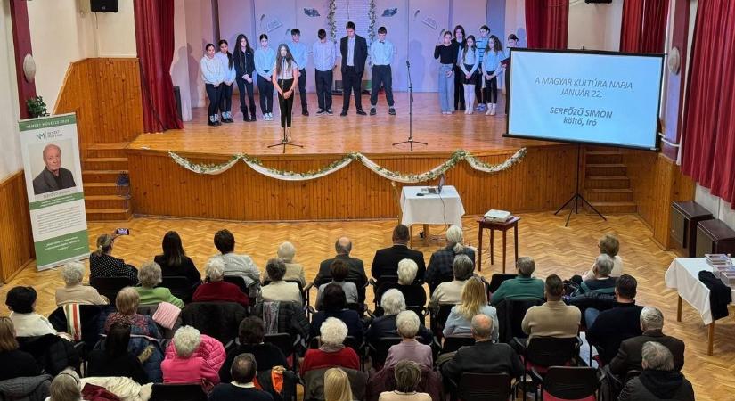 Versekkel és képekkel „mondták el" a hétszáz éves település történetét