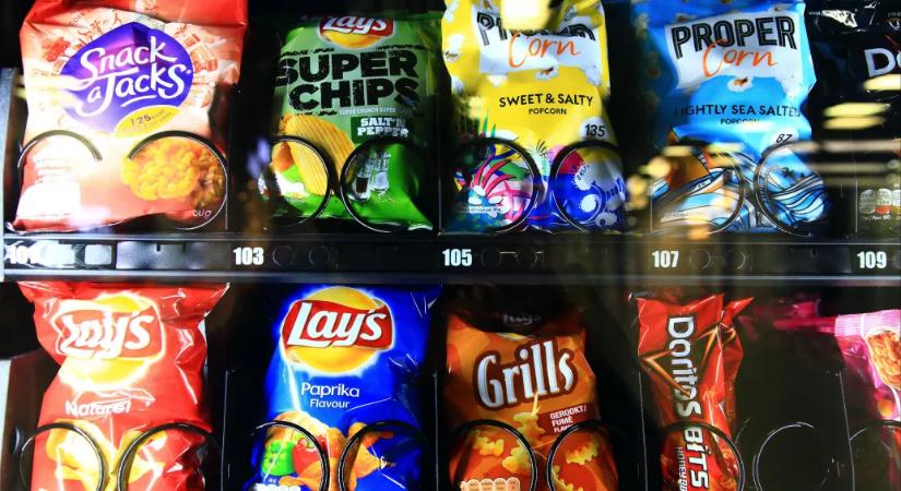 Egy friss kutatás szerint az ultrafeldolgozott élelmiszereket ugyanúgy kéne szabályozni, mint a dohányzást