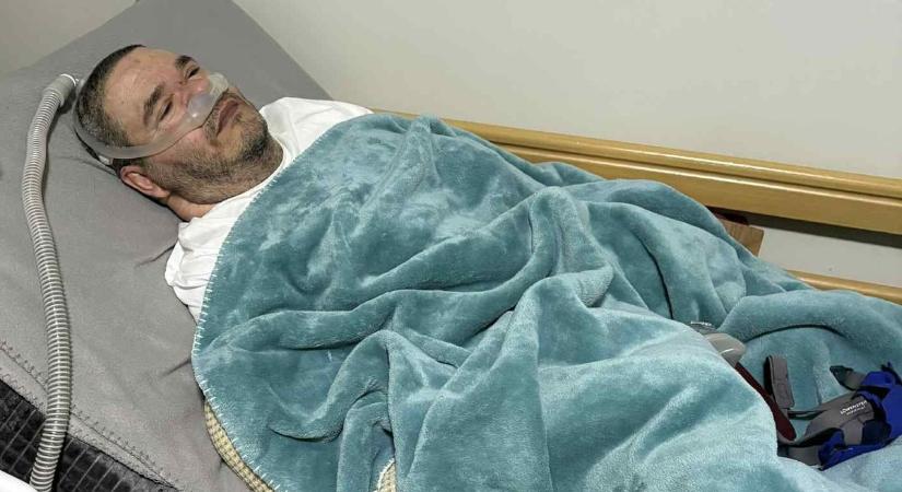 Ketyeg az óra: Magyarország legidősebb Duchenne-szindrómás betege az életéért küzd