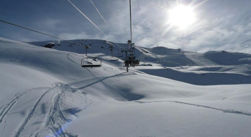 Halálos csapda: meghalt a sífelvonóba szorult fiatal nő