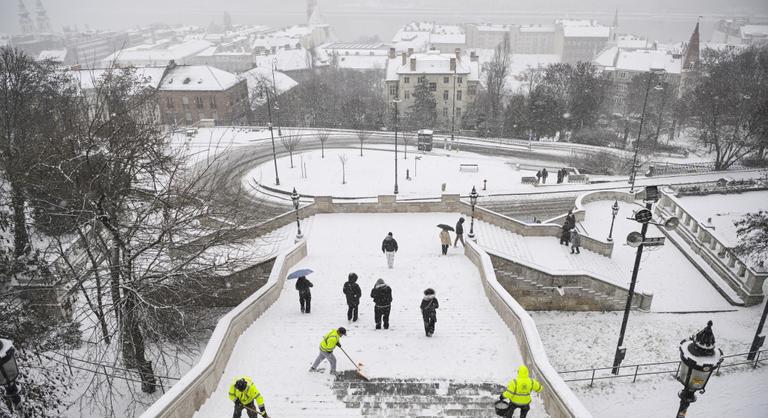 Halálos áldozata is van a havazásnak, a fővárost ismét felkészületlenül érte a tél