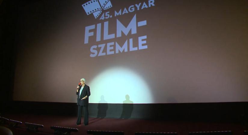 Egy tyúk életével nyílt meg a 45. Magyar Filmszemle – több RTL-es sorozat is a versenyfilmek között van