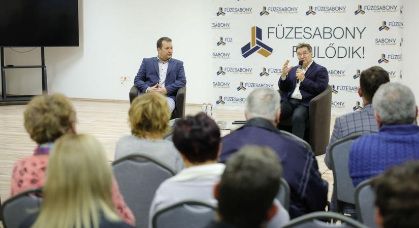 Füzesabony tovább fejlődik – dr. Pajtók Gábor lakossági fórumon találkozott a helyiekkel