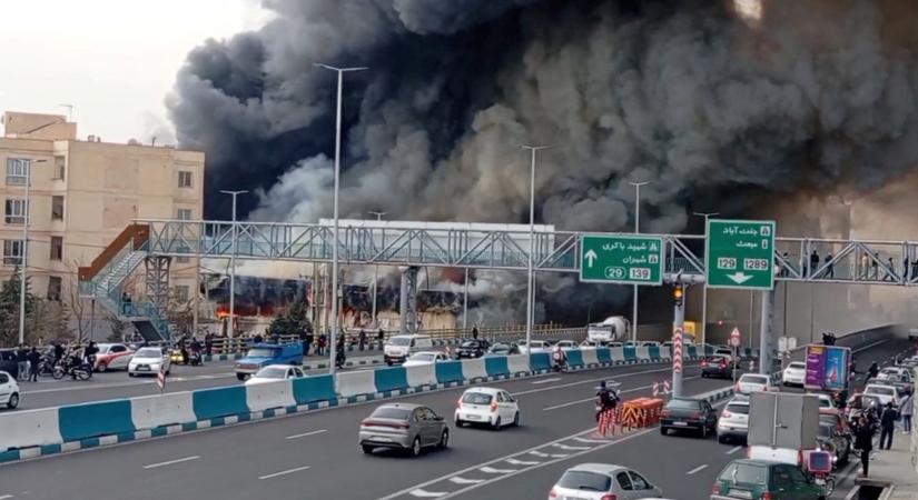 Hatalmas tűz ütött ki egy teheráni bazárban