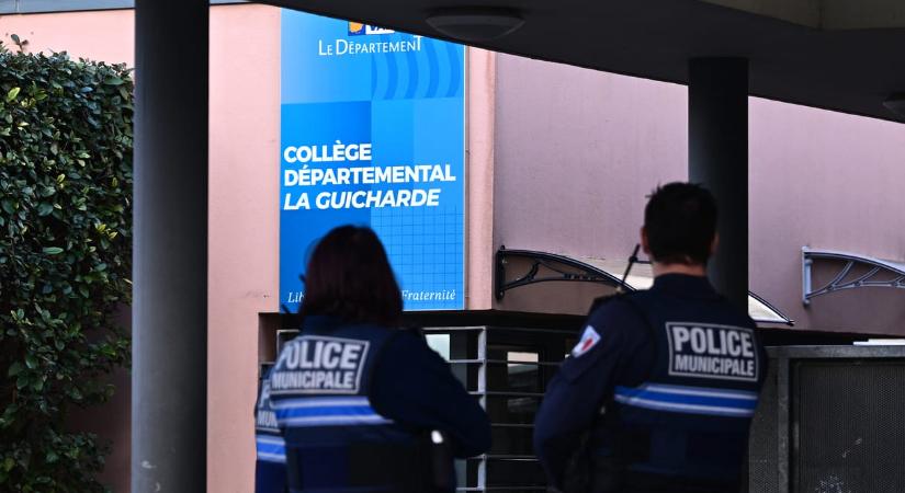 Késsel támadt tanárnőjére egy dél-franciaországi iskola diákja óra közben