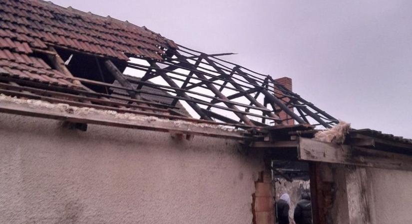 A 4 gyerekes család megmenekült, de mindenük odaveszett a boldogi tűzben