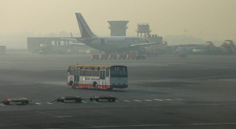 Összeütközött két utasszállító repülőgép India hatalmas repülőterén