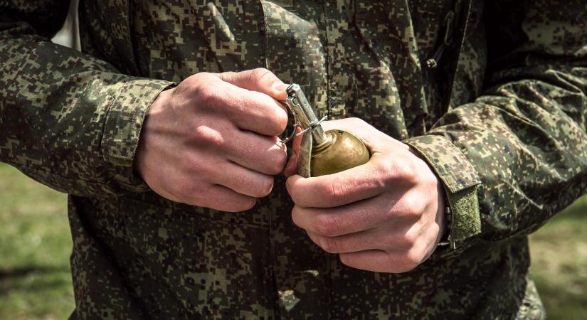 Háborús szorongást okoz a magyar diákoknak vetített kézigránátos oktatófilm