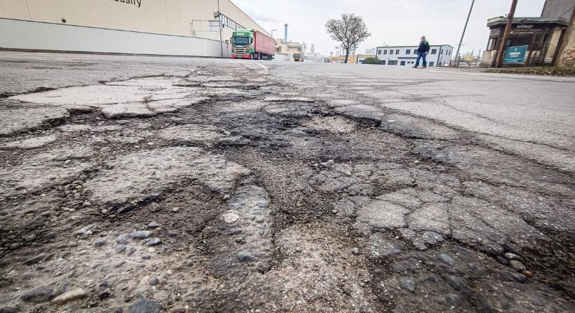 A baj könnyen megvan, a pénzhez jutás nehéz – ezt tegye, ha kátyúba hajtott!