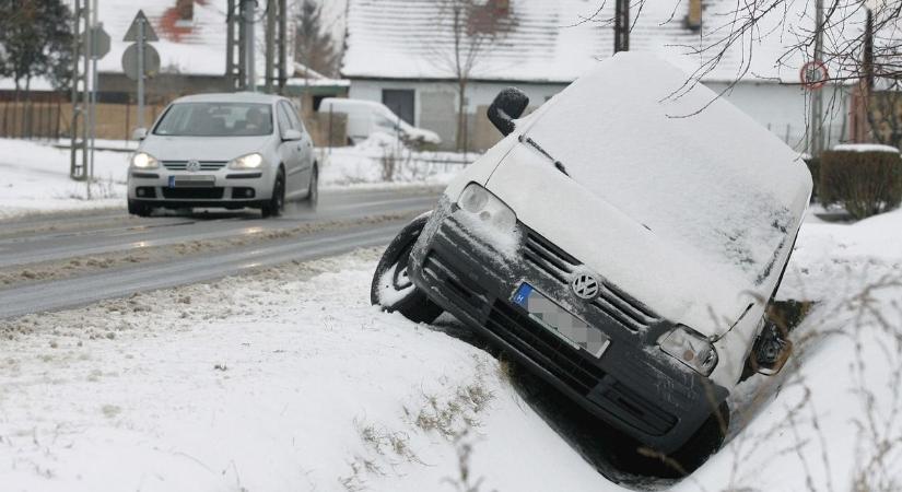 Megbénul a közlekedés ónos eső idején – a természet az úr!