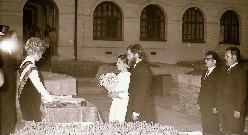 Újságírók, rendőr és egy kezdő anyakönyvvezető – ilyen volt Bakó Lászlóék legendás esküvője