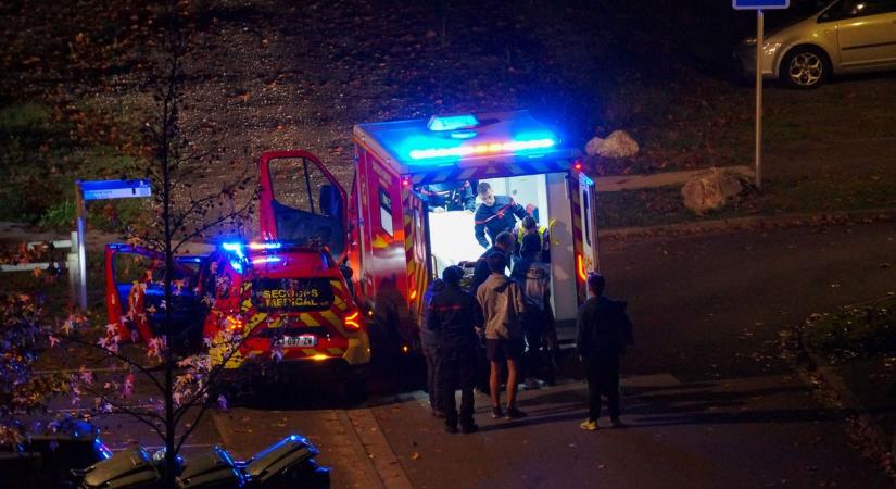 VIP-kártya körüli vita fajult tettlegességig, mentőautóval szállították kórházba a férfit