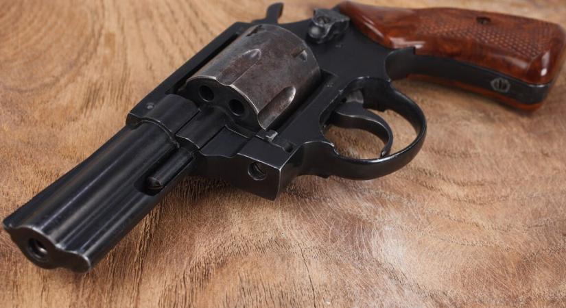 Véletlenül megölte a 13 éves fiát – letartóztatták az apát