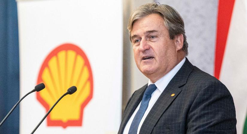 A Tisza Párt szakértője még most is a globális olajlobbi érdekeltségeinél dolgozik