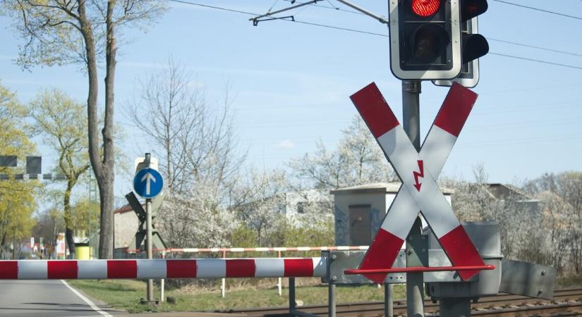 Meghalt egy házaspár, miután tehervonat csapódott az autójukba
