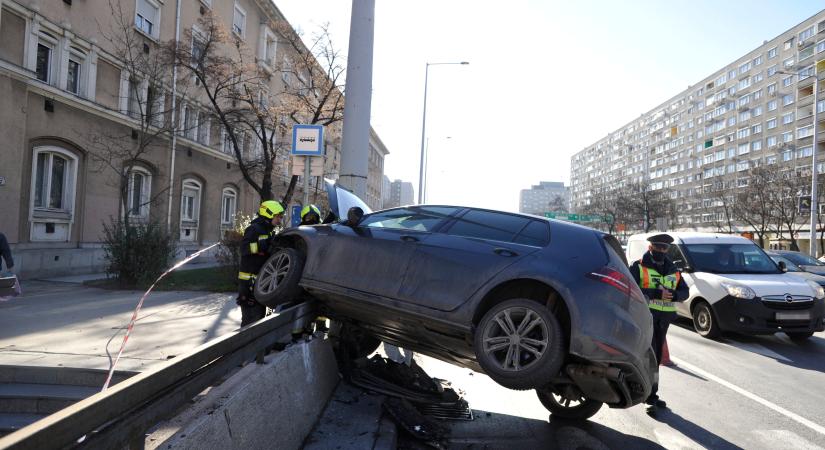 Életveszélyesen megsérült egy motoros a Szentendrei úton