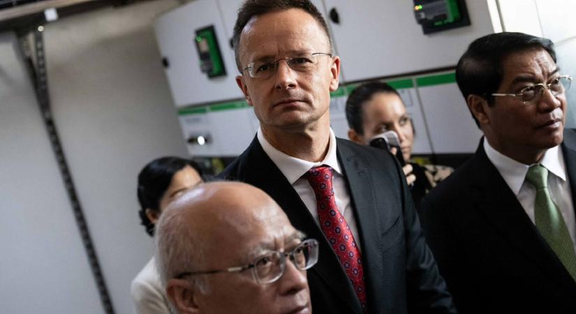 Szijjártó Péter magyar segélyhitelből épült szennyvíztisztító telepet adott át Laosz fővárosában