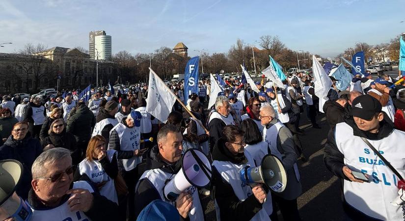 Utcára vonulnak és az oktatást érintő megszorítások visszavonásáért gyűjtenek aláírásokat a szakszervezetek