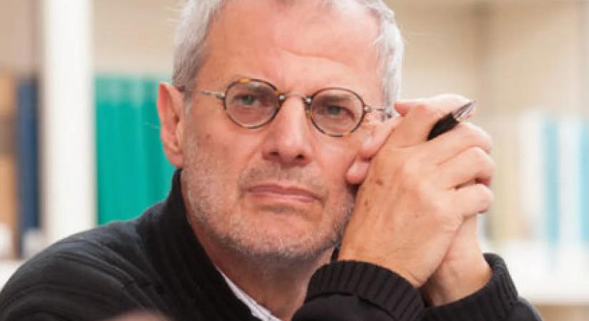 Nem egyformán, de egyaránt nem alkotmányos demokráciák