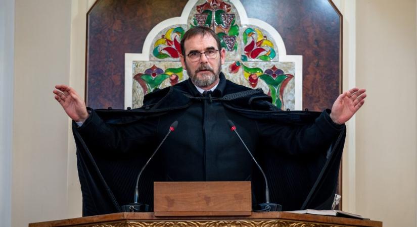 A melegek elfogadása és a cancel culture miatt lépnének ki a magyar reformátusok a világszövetségből