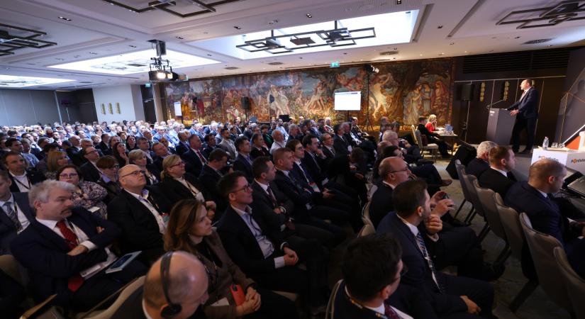 A turizmustól az Otthon Start Programig: döntő piacformáló témák a Portfolio Property Warm Up terítékén