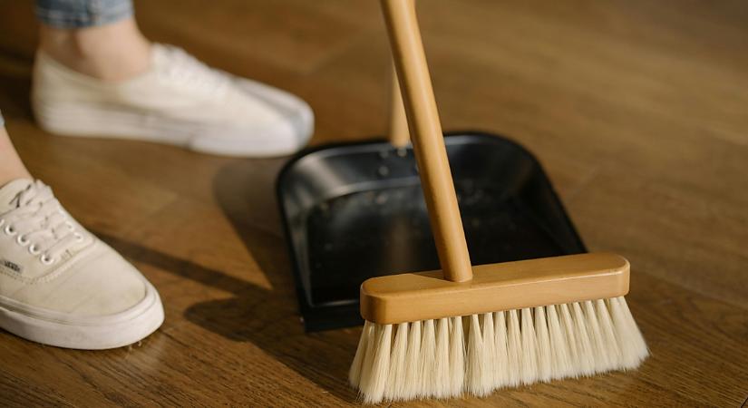 Takarítani járt debreceni áldozatához: amint az kórházba került, milliókat takarított el a lakásából