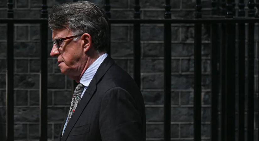 Nyomozást indítottak az Epstein-iratok miatt lemondott brit munkáspárti politikus ellen