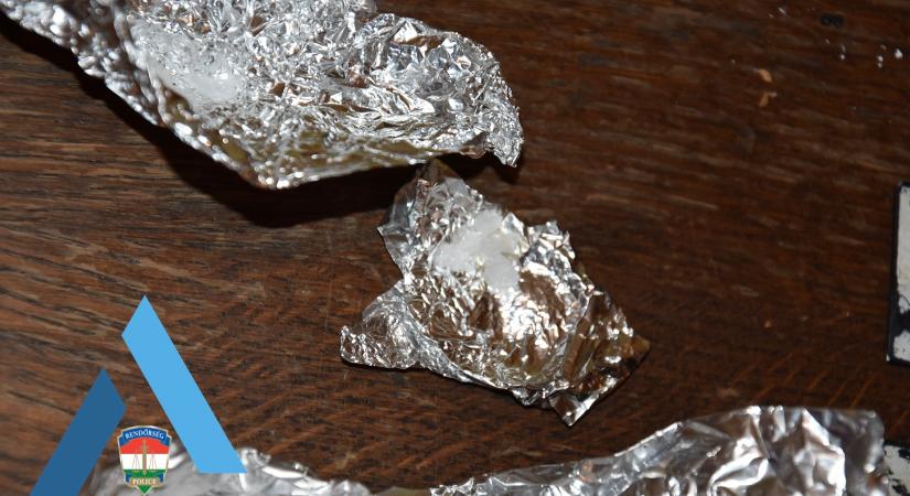 Lecsaptak a rendőrök a szentesi kábítószerárusra – videóval