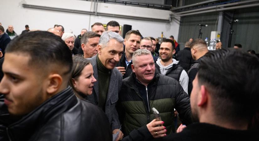 Lázár János: három befektetővel tárgyalunk a Dunaferr megmentéséért