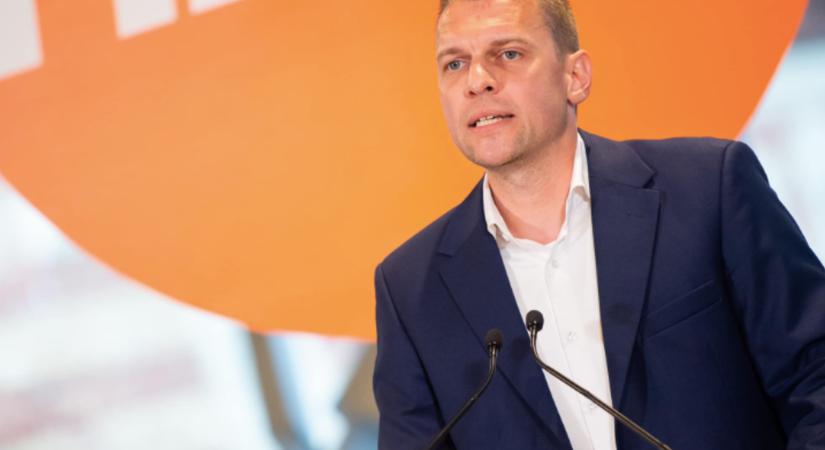 „Bábfigurák vagytok, Peti!” – Menczer Tamás keményen nekiment Magyar Péternek