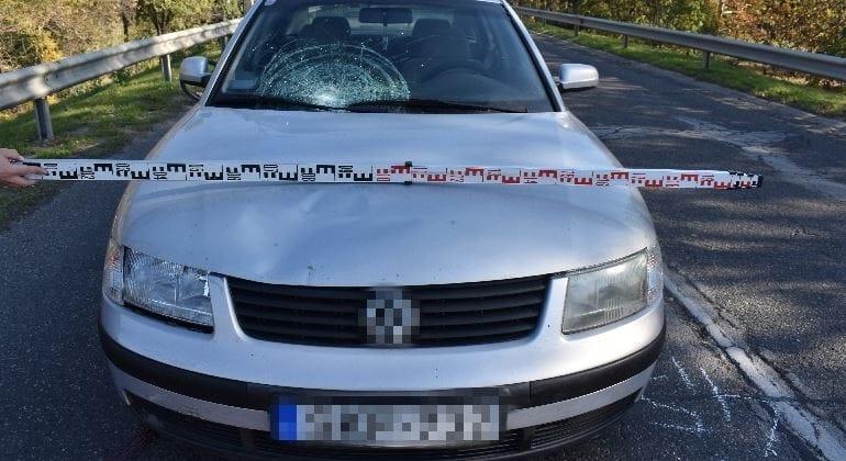 Halálra gázolt egy biciklit toló férfit egy autós, mert a kilométerórára figyelt