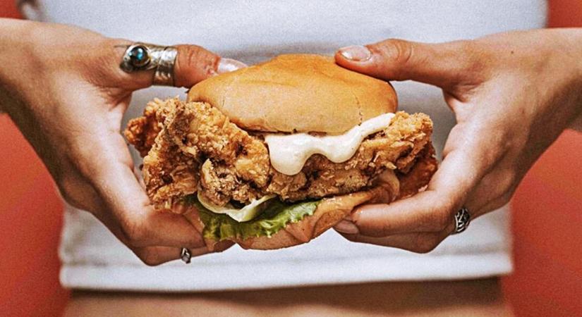 1000 adag ingyen csirkével robban be Budapest legújabb street food helye: Íme a Blaha Chicken Tenders