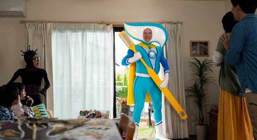 Bérelt család-kritikák: Megérte várni Brendan Fraser új vígjátékára? Már a héten láthatod!