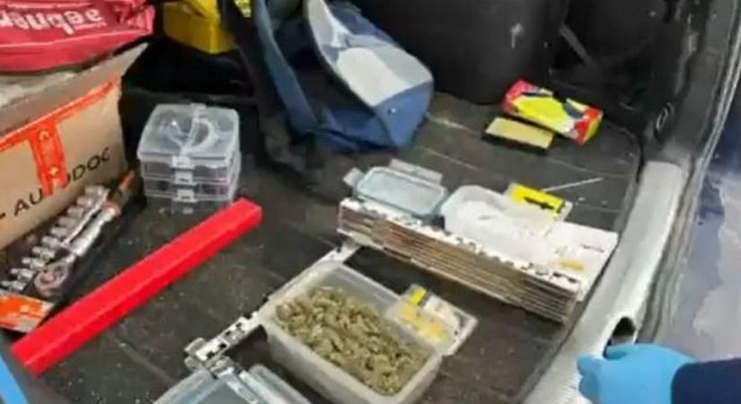 Lebuktatták a drogterjesztői láncot: öt férfi került rendőrkézre, egyikük Győr-Moson-Sopronban - videó